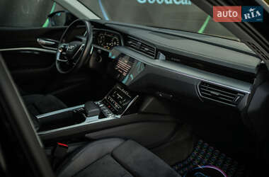 Внедорожник / Кроссовер Audi e-tron 2019 в 