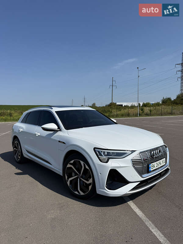 Внедорожник / Кроссовер Audi e-tron 2021 в Ровно
