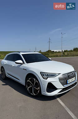 Внедорожник / Кроссовер Audi e-tron 2021 в 