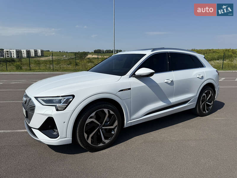 Внедорожник / Кроссовер Audi e-tron 2021 в 
