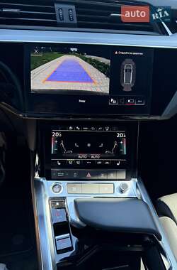 Внедорожник / Кроссовер Audi e-tron 2021 в 
