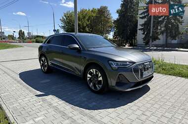 Внедорожник / Кроссовер Audi e-tron 2021 в 