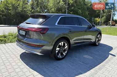 Внедорожник / Кроссовер Audi e-tron 2021 в 