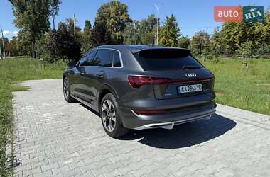Внедорожник / Кроссовер Audi e-tron 2021 в 