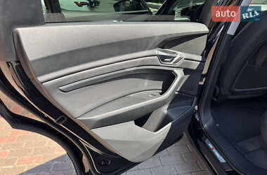 Внедорожник / Кроссовер Audi e-tron 2023 в 