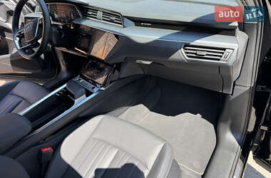Внедорожник / Кроссовер Audi e-tron 2023 в 