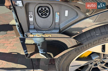 Внедорожник / Кроссовер Audi e-tron 2023 в 
