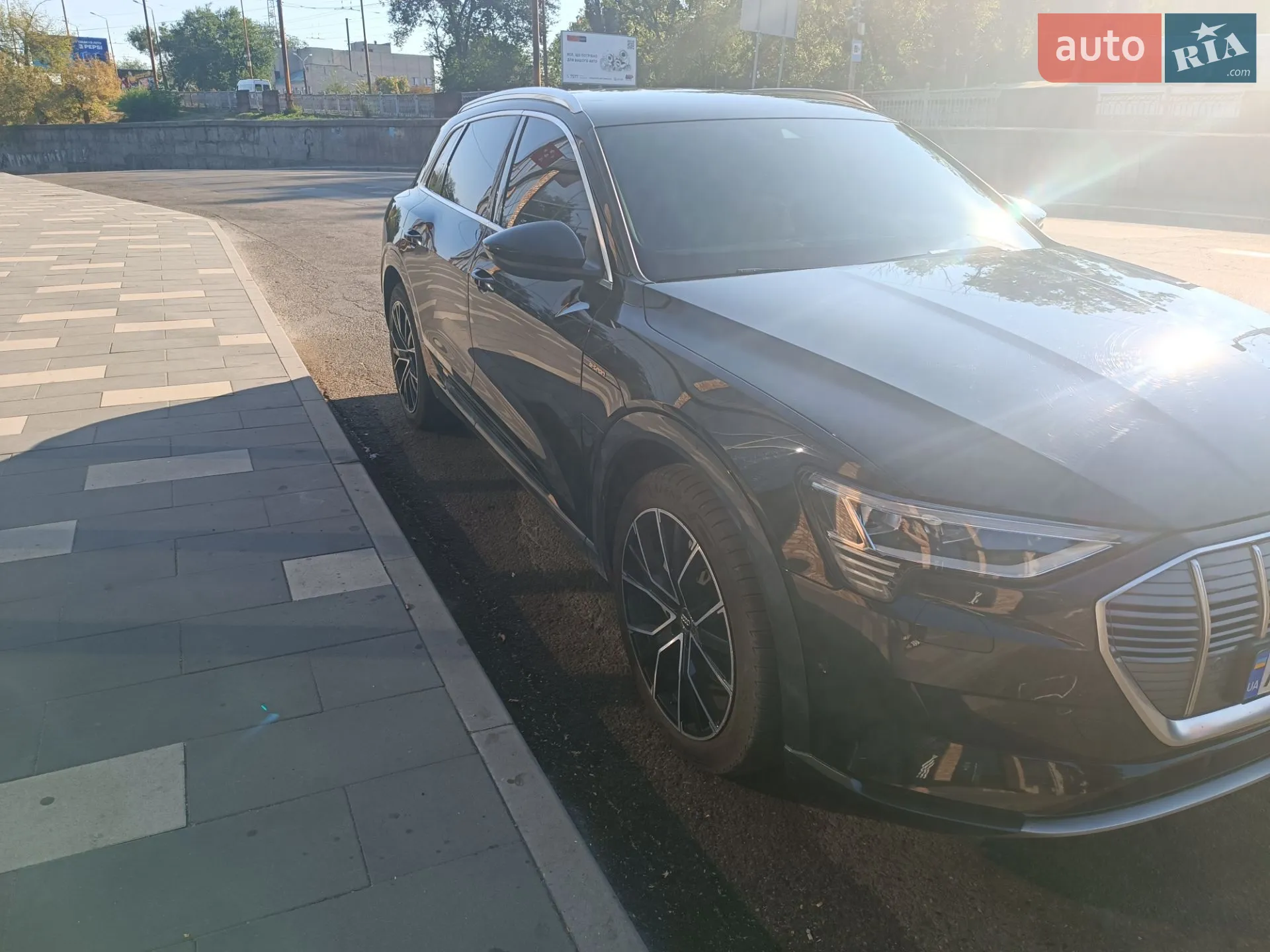 2019 Audi e-tron - мініатюра 2