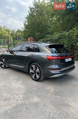 Внедорожник / Кроссовер Audi e-tron 2019 в 