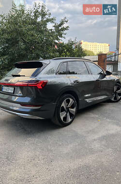 Внедорожник / Кроссовер Audi e-tron 2019 в 