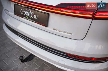 Внедорожник / Кроссовер Audi e-tron 2020 в 