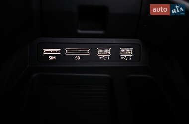 Внедорожник / Кроссовер Audi e-tron 2020 в 