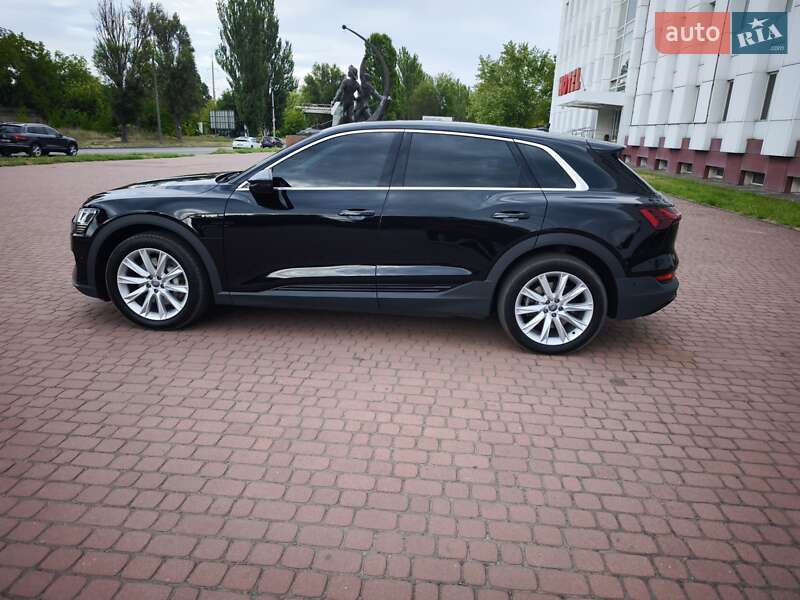 Внедорожник / Кроссовер Audi e-tron 2019 в Каменском