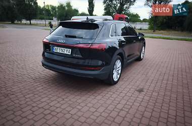 Внедорожник / Кроссовер Audi e-tron 2019 в 