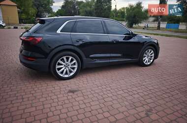 Внедорожник / Кроссовер Audi e-tron 2019 в 