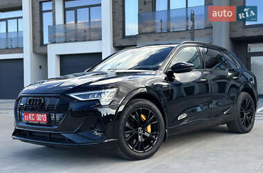 Внедорожник / Кроссовер Audi e-tron 2022 в 