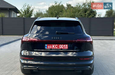 Внедорожник / Кроссовер Audi e-tron 2022 в 