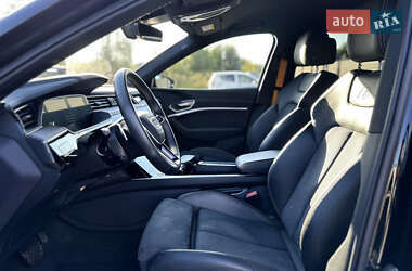 Внедорожник / Кроссовер Audi e-tron 2022 в 