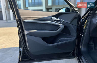 Внедорожник / Кроссовер Audi e-tron 2022 в 