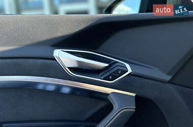 Внедорожник / Кроссовер Audi e-tron 2022 в 