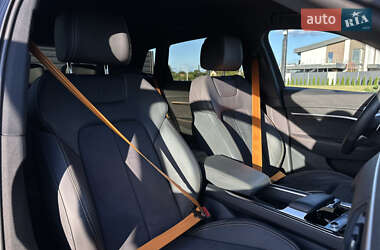 Внедорожник / Кроссовер Audi e-tron 2022 в 