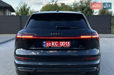 Внедорожник / Кроссовер Audi e-tron 2022 в 