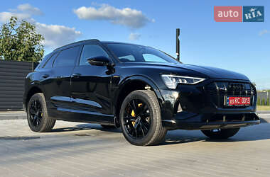 Внедорожник / Кроссовер Audi e-tron 2022 в 