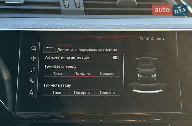 Внедорожник / Кроссовер Audi e-tron 2022 в 