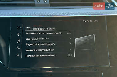 Внедорожник / Кроссовер Audi e-tron 2022 в 