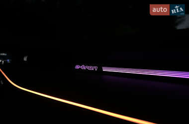 Внедорожник / Кроссовер Audi e-tron 2022 в 
