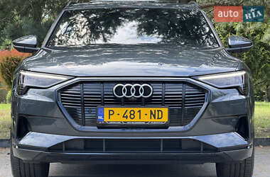 Внедорожник / Кроссовер Audi e-tron 2022 в 