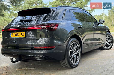 Внедорожник / Кроссовер Audi e-tron 2022 в 