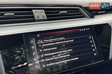 Внедорожник / Кроссовер Audi e-tron 2022 в 