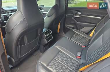 Внедорожник / Кроссовер Audi e-tron 2020 в 