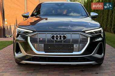 Внедорожник / Кроссовер Audi e-tron 2022 в 