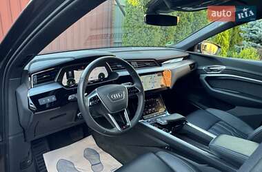 Внедорожник / Кроссовер Audi e-tron 2022 в 