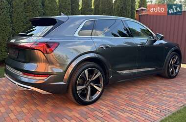 Внедорожник / Кроссовер Audi e-tron 2022 в 