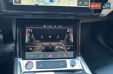 Внедорожник / Кроссовер Audi e-tron 2022 в 