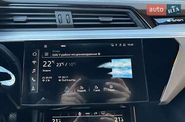 Внедорожник / Кроссовер Audi e-tron 2022 в 