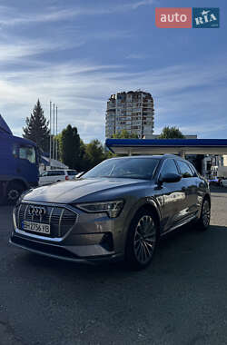 Внедорожник / Кроссовер Audi e-tron 2019 в 