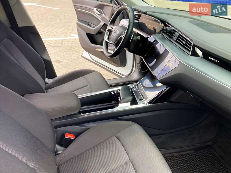 Внедорожник / Кроссовер Audi e-tron 2021 в Киеве
