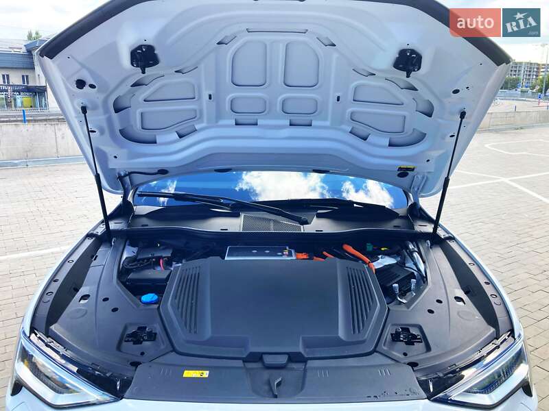 Внедорожник / Кроссовер Audi e-tron 2021 в Киеве