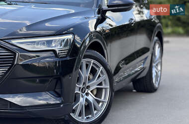 Позашляховик / Кросовер Audi e-tron 2020 в 