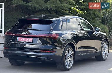 Позашляховик / Кросовер Audi e-tron 2020 в 