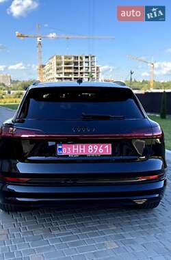 Внедорожник / Кроссовер Audi e-tron 2021 в 