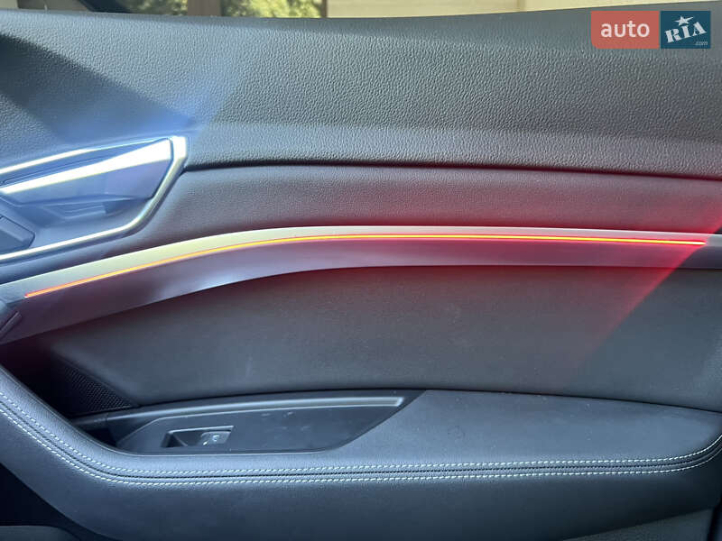 Внедорожник / Кроссовер Audi e-tron 2019 в Львове