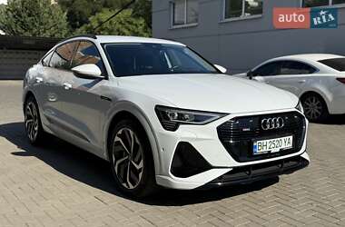 Внедорожник / Кроссовер Audi e-tron 2021 в 