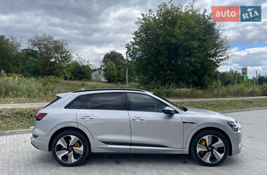 Внедорожник / Кроссовер Audi e-tron 2022 в 