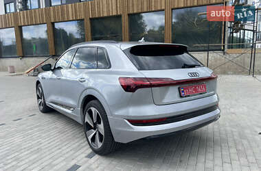 Внедорожник / Кроссовер Audi e-tron 2022 в 