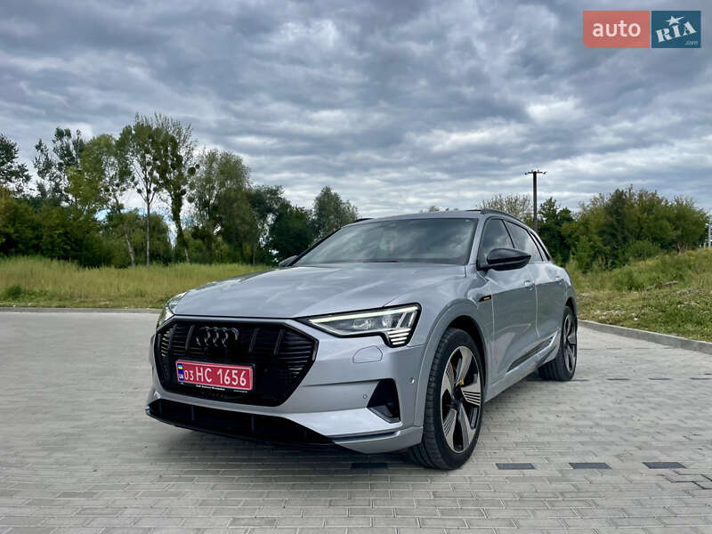 Внедорожник / Кроссовер Audi e-tron 2022 в 